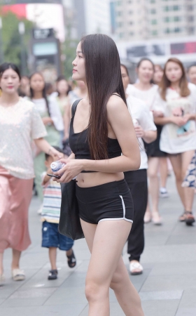 买化妆品的小姐姐 [19P]