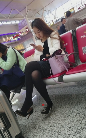 黑丝小美女