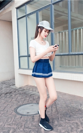 短裙肉丝小姐姐【套图+视频】
