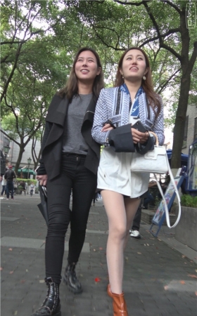 偶遇两个小姐姐