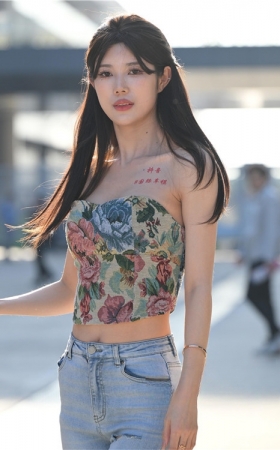 紧身牛仔裤美女(108P)