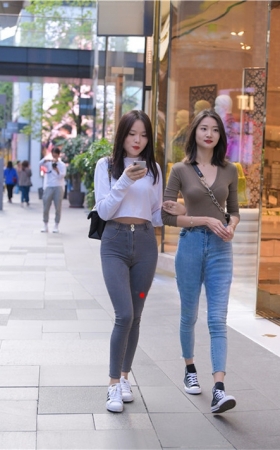 （套图）两个灰蓝牛仔妹(82P)