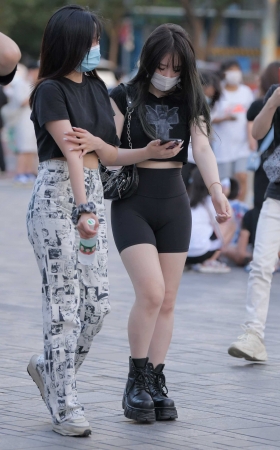 黑色瑜伽短裤小妹 [11P]