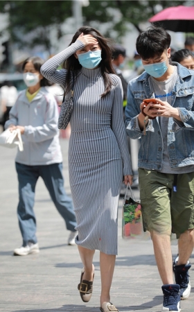 连体包臀长裙美女(75P)