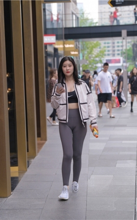 漂亮的瑜伽裤小姐姐(24P)