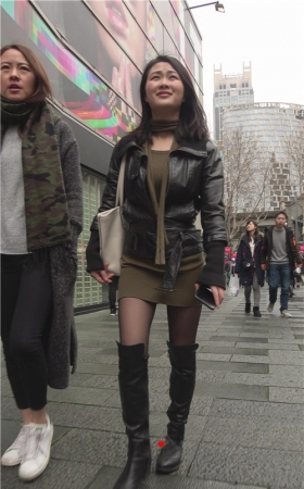 高靴黑丝美女