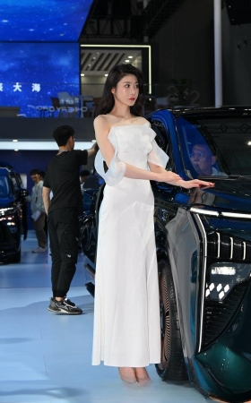 白色长裙美模3A8210[686M]