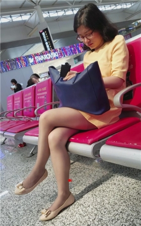 黄裙妹子
