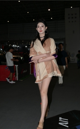 紫色包臀裙美女(52P)