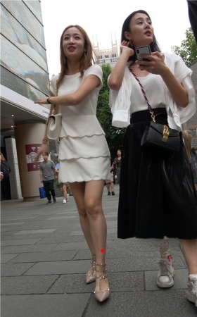 白裙连衣妹子