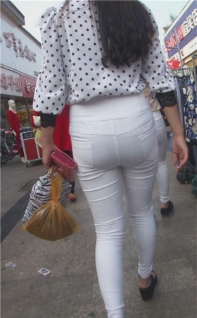 高腰白裤紧身妹子