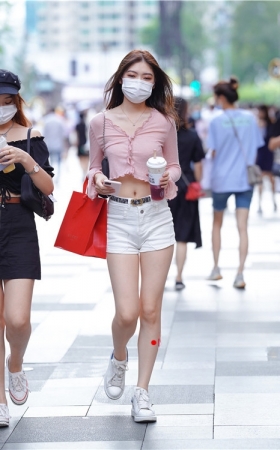 漂亮的白色热裤小姐姐(35P)