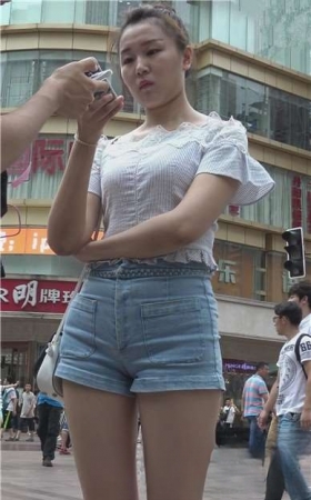 4k-街拍小清新高腰牛仔热裤清纯美女 [2.80 GB]