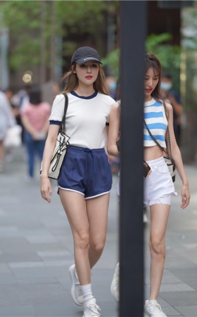 漂亮的小美女(56P)