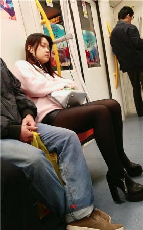 黑丝美腿甜美美眉