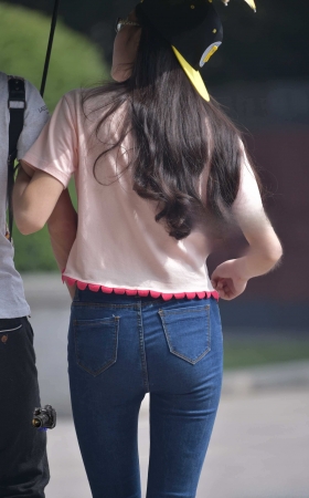 2013-03-25紧身牛仔裤妹妹15张 [15P]