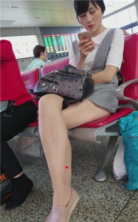 白嫩长腿小姐姐