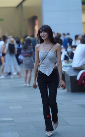 抹胸黑牛美女(146P)