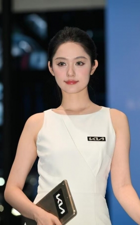 优雅白色裙装 [121P-2.34GB]
