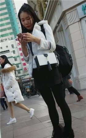 长发蜜桃一字抹胸装小姐姐 [49P-898MB]