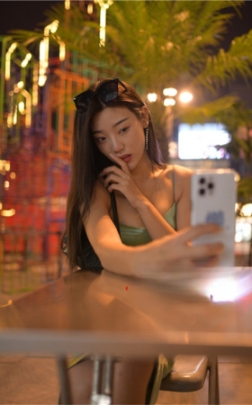 夜拍绿色长裙美女【套图+视频】