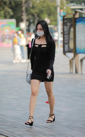 紧身包臀裙妹子【套图+视频】