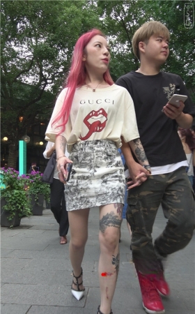 红发纹身妹子