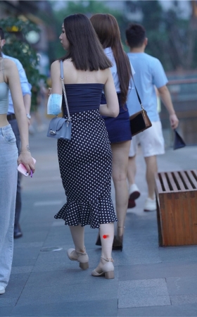 两个漂亮的小姐姐【套图+视频】