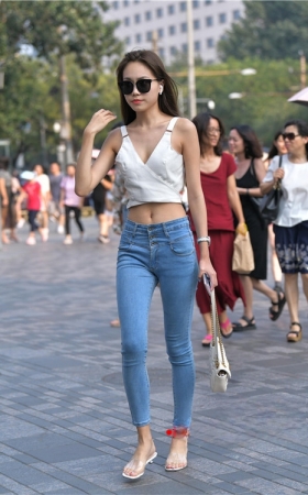 墨镜牛仔妹(62P)