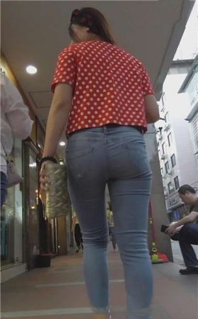 紧身蓝牛小肥妹 [589 MB]