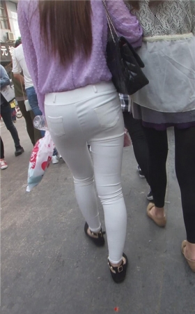 紧身白裤美女