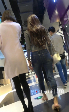 两组牛仔裤MM