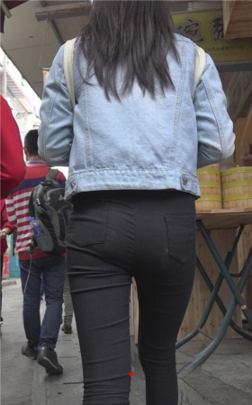 黑裤美眉
