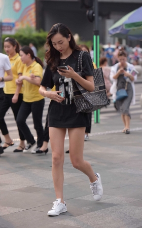 小姐姐裤子好短 [13P]