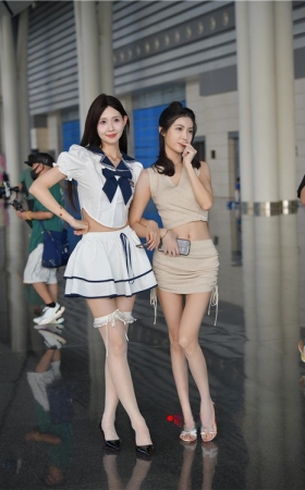高跟白裙美女(132P)