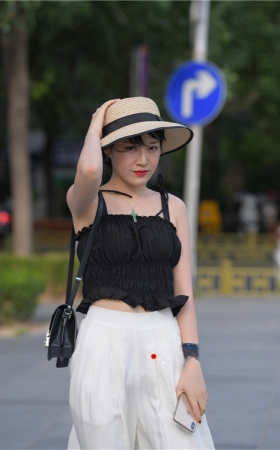 白色长裤妹子(42P)