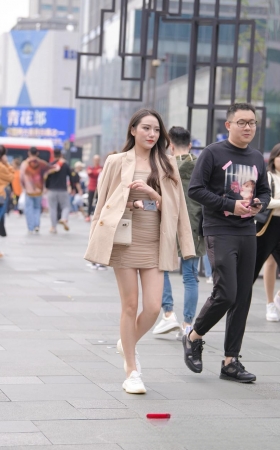 美腿有范儿的性感小姐姐3A2950[395M]