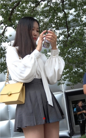 黑色百褶裙小姐姐