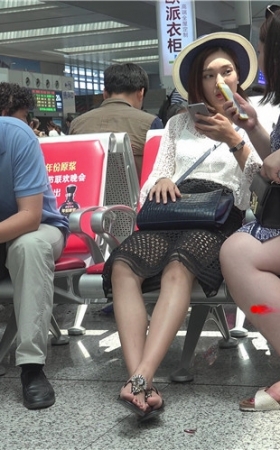 漂亮的美足小姐姐