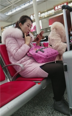粉衣美女