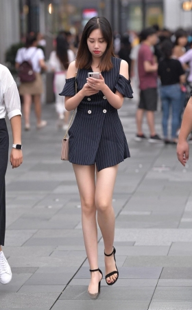 美腿小姐姐3A855[372M]