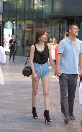 热裤妹子(19P)