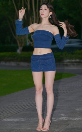 高挑魅力牛仔装 [108P-2.22GB]