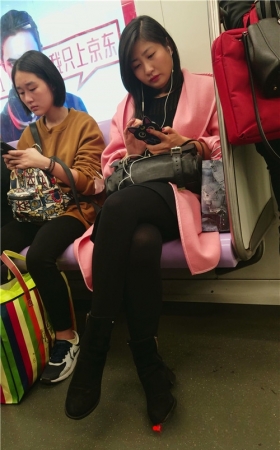 超高的长腿黑丝袜美眉