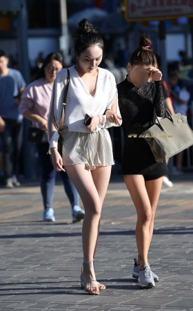 美腿少妇 [13P]
