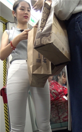 漂亮的紧身裤美女