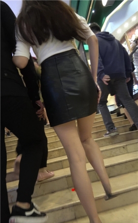黑色皮裙小姐姐