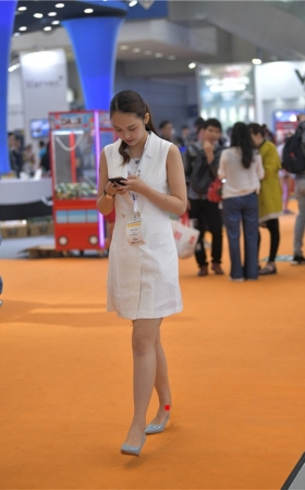 漂亮的白裙小美女(41P)