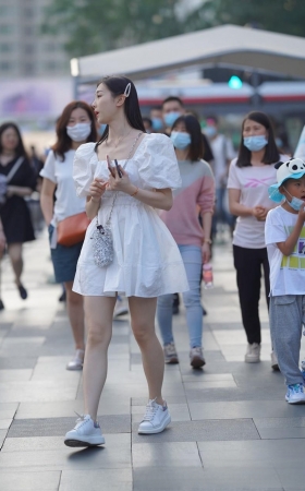 白色连衣裙小姐姐【套图+视频】3A8290[1.56G]