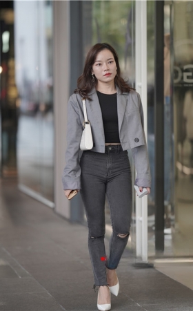 黑牛紧身美女(42P)